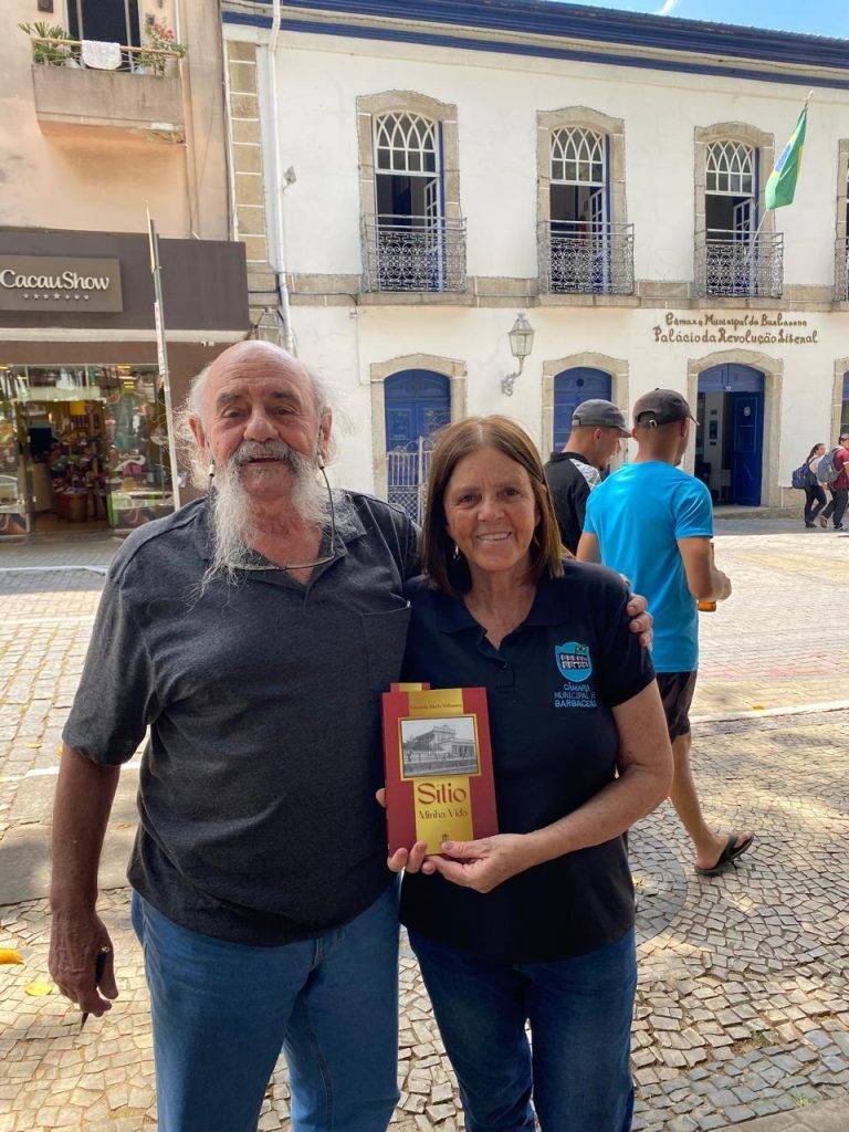 LÉO PRENASSI - Villanova faz sessão de autógrafos e movimenta o Jardim Municipal 25 LÉO PRENASSI - Villanova faz sessão de autógrafos e movimenta o Jardim Municipal - WhatsApp Image 2025 11 14 at 19.14.52 1