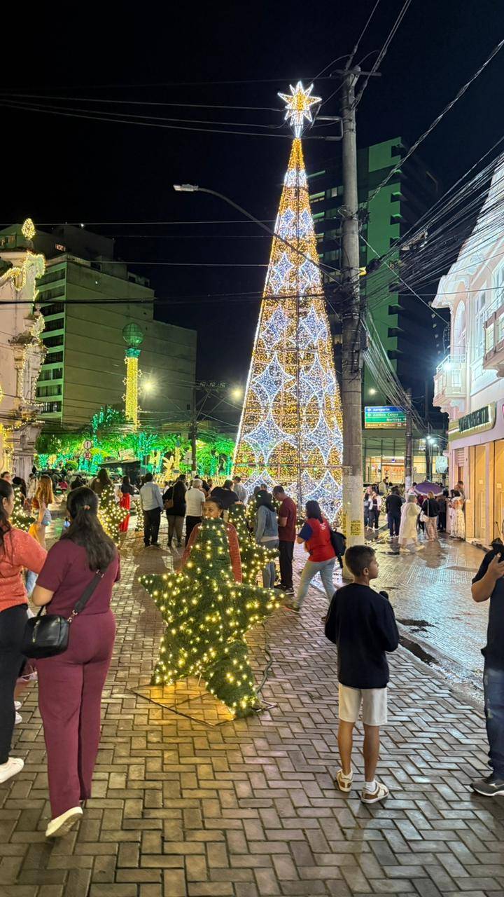 Chuva não impede inauguração das Luzes de Natal 4 Chuva não impede inauguração das Luzes de Natal - WhatsApp Image 2025 11 15 at 05.01.58 4