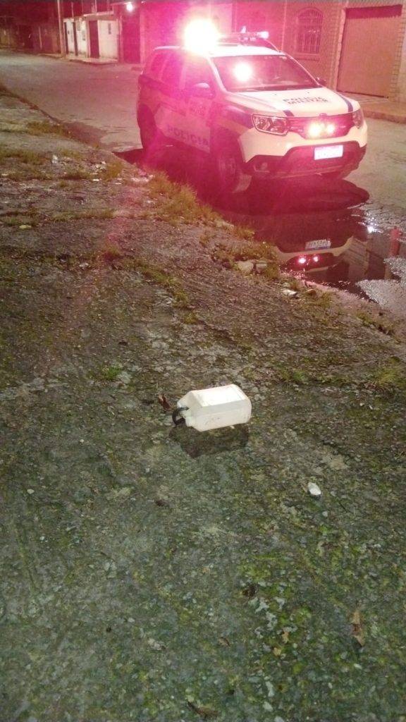 Dois carros são atingidos por incêndio na madrugada desta sexta-feira - Imagem do WhatsApp de 2025 12 05 as 08.06.18 3a9aa02a