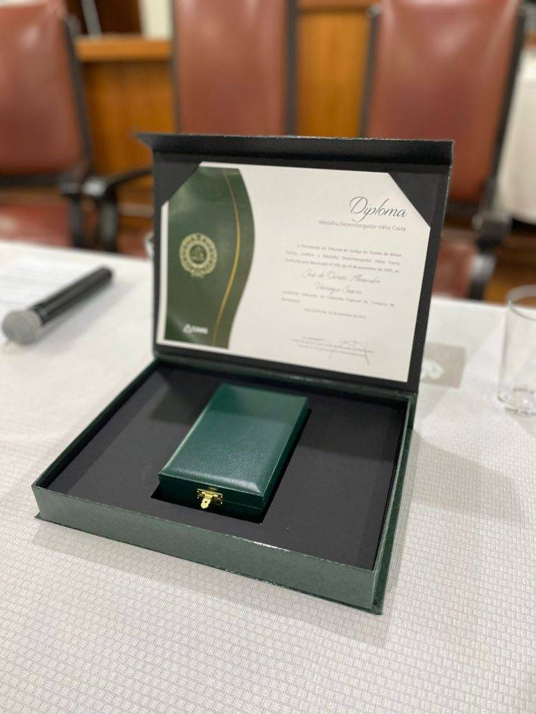 Magistrado condecorado com Medalha Desembargador Hélio Costa - WhatsApp Image 2025 12 03 at 18.58.29