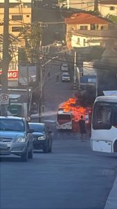 Ônibus é consumido por chamas na região do Ibiapaba, em Barbacena - WhatsApp Image 2025 12 22 at 18.22.33