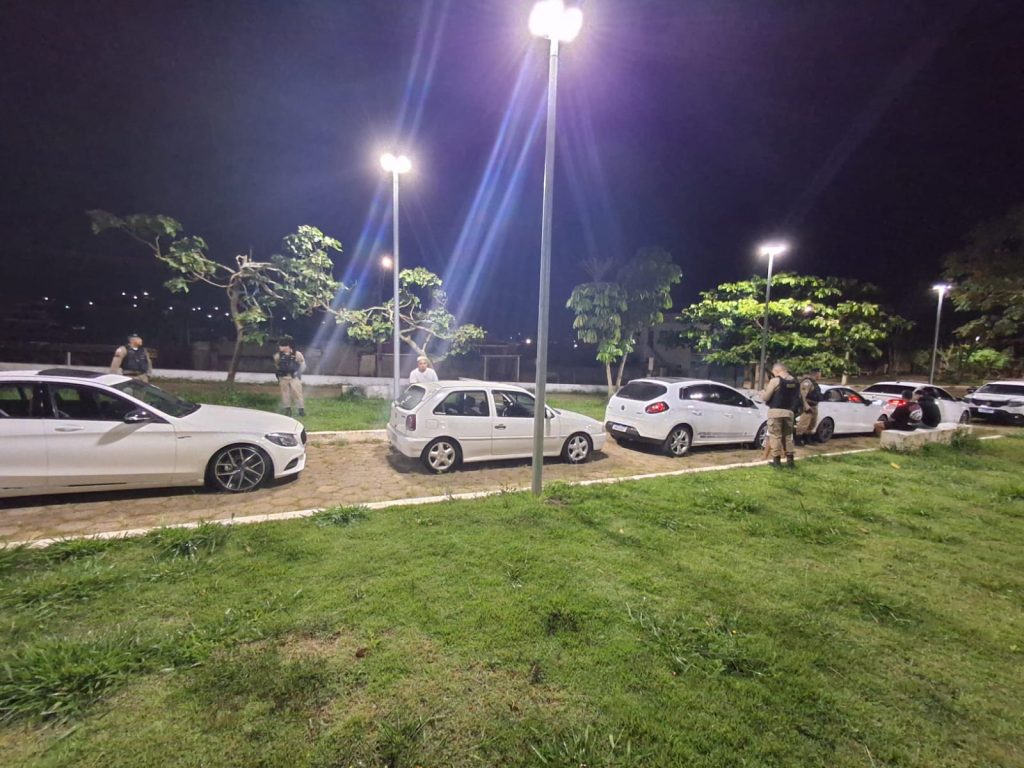 Cinco carros apreendidos por excesso de velocidade e manobras arriscadas em Barbacena 1 Cinco carros apreendidos por excesso de velocidade e manobras arriscadas em Barbacena - Foto de Fernando 2 5