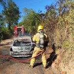 Incêndio veicular em Conselheiro Lafaiete quase atinge área de vegetação - WhatsApp Image 2026 01 11 at 20.16.32