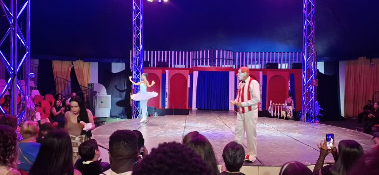 Marcos Frota leva crianças ao picadeiro em noite de estreia em Barbacena - 20260219 202008