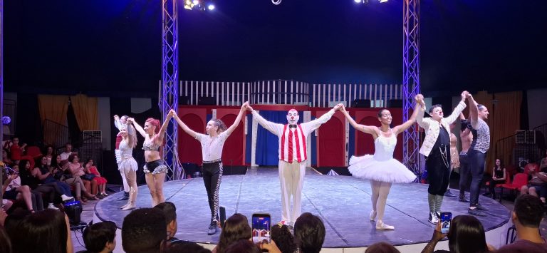 Marcos Frota leva crianças ao picadeiro em noite de estreia em Barbacena - 20260219 214916