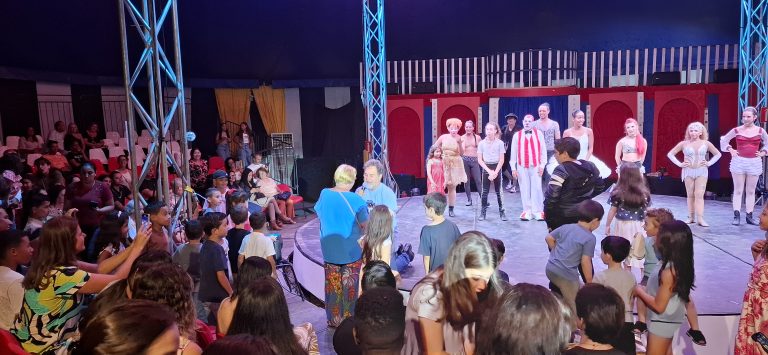 Marcos Frota leva crianças ao picadeiro em noite de estreia em Barbacena - 20260219 215139