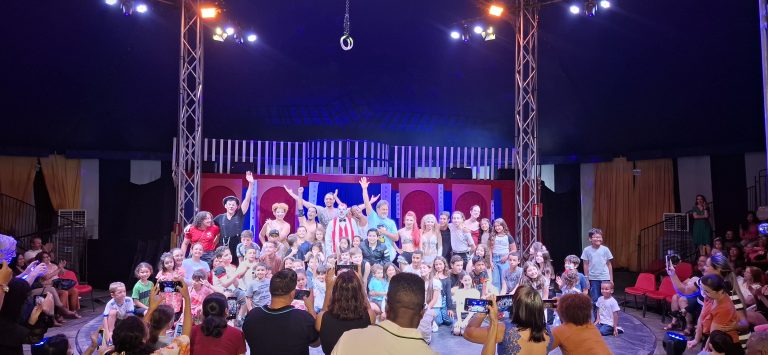 Marcos Frota leva crianças ao picadeiro em noite de estreia em Barbacena - 20260219 215235