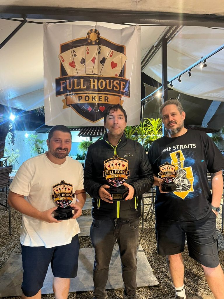 Torneio rankeado da Full House Poker começa com mais de R$ 10 mil em premiação 1 Torneio rankeado da Full House Poker começa com mais de R$ 10 mil em premiação - Os tres primeiros colocados. No meio Watson Campos de branco Gilson Junior Na outra ponta Bruno Mourao