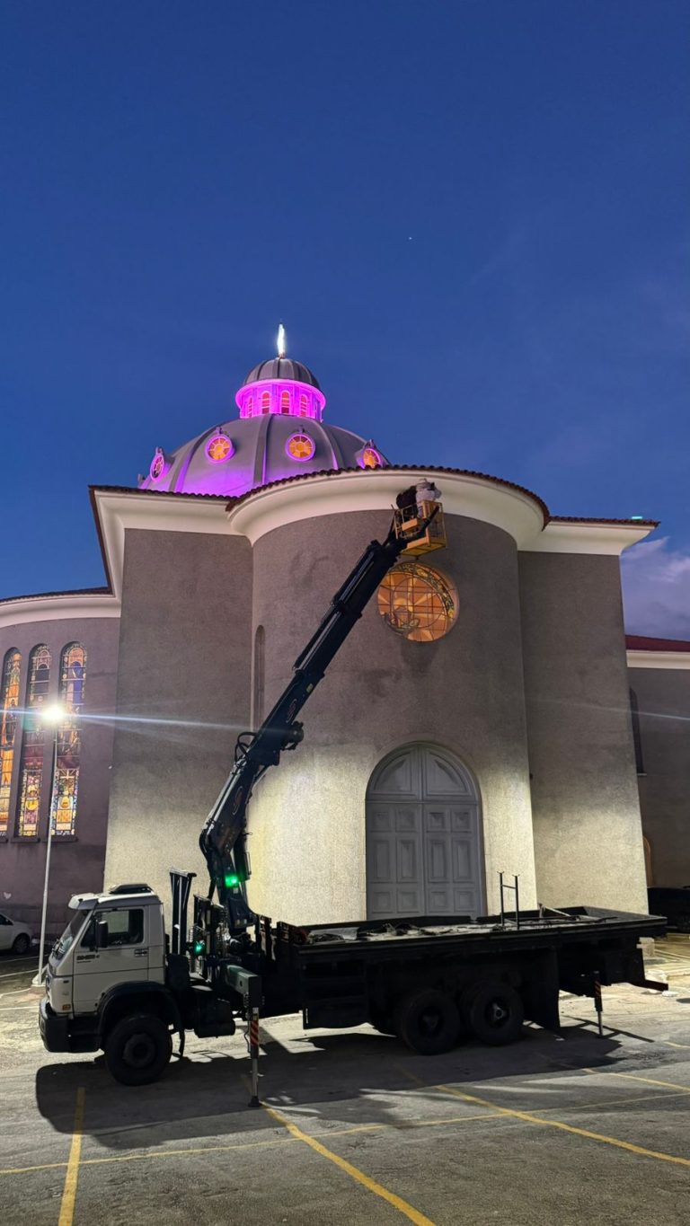 Com o uso de guindaste, enxame de abelhas é retirado de igreja em Barbacena - WhatsApp Image 2026 02 19 at 22.46.09 1