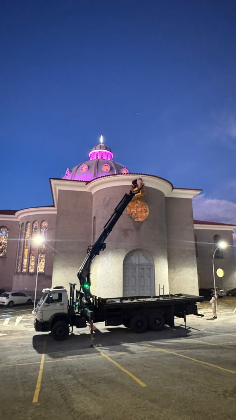 Com o uso de guindaste, enxame de abelhas é retirado de igreja em Barbacena - WhatsApp Image 2026 02 19 at 22.46.11 1