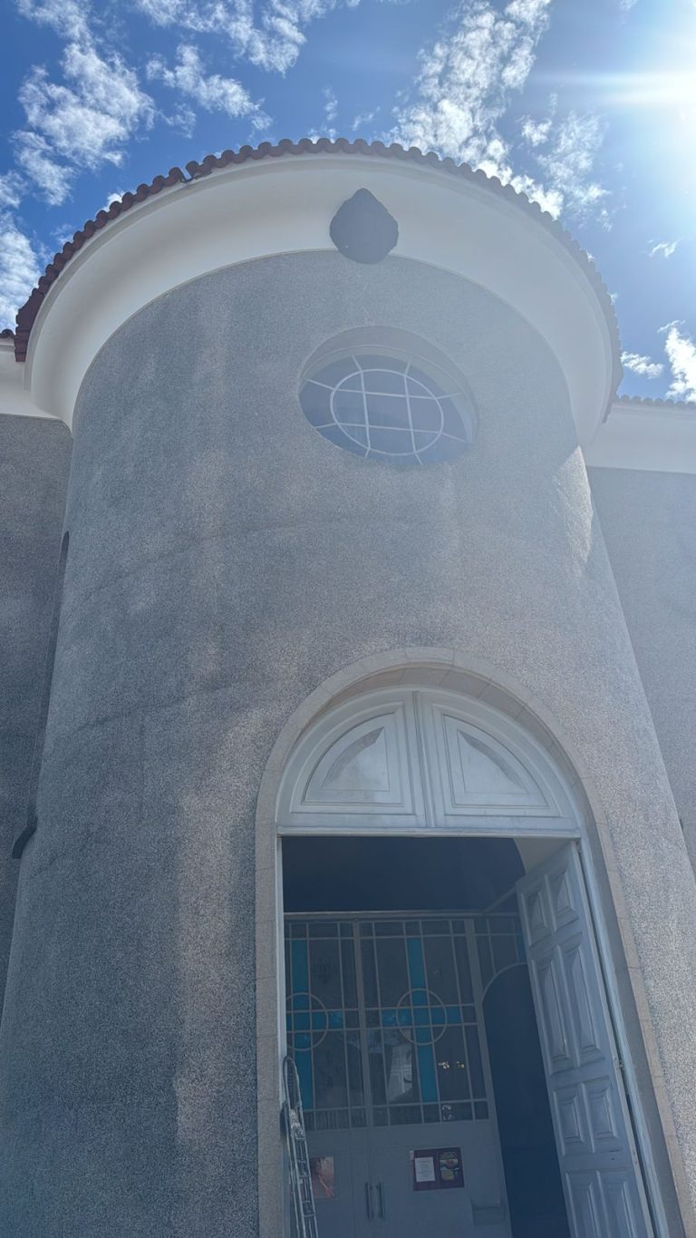 Com o uso de guindaste, enxame de abelhas é retirado de igreja em Barbacena - WhatsApp Image 2026 02 19 at 22.46.12 1