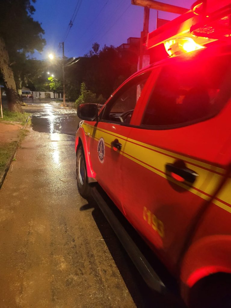 Bombeiros resgatam crianças após rio transbordar em distrito de Barbacena - WhatsApp Image 2026 03 07 at 21.15.19 1