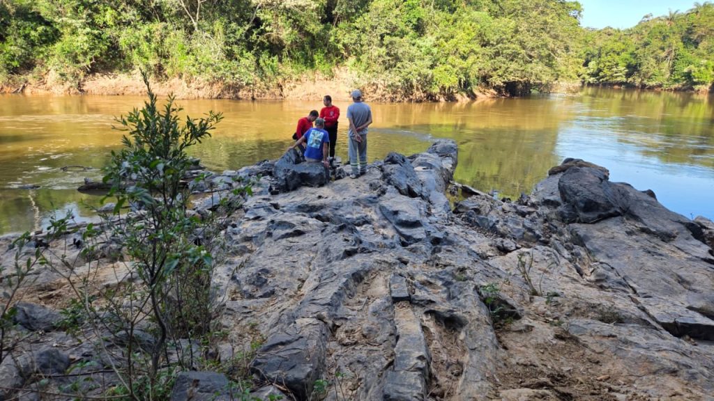 Idoso de 83 anos morre afogado enquanto pescava no Rio das Mortes - Foto de Fernando Neto 2 8