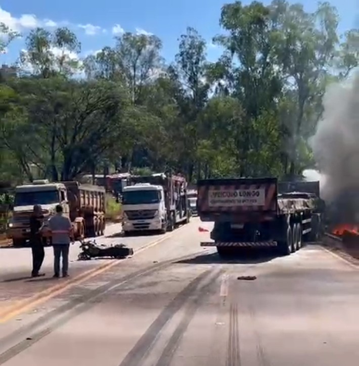 Acidente provoca incêndio em carreta e deixa vítima fatal na BR 040 - Screenshot 20260416 113628 1 1
