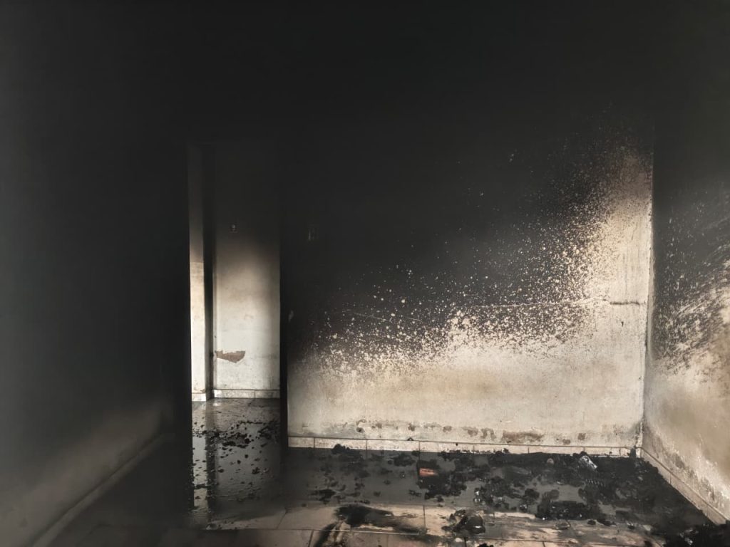Incêndio atinge casa abandonada no bairro Pontilhão - WhatsApp Image 2026 04 16 at 09.01.51