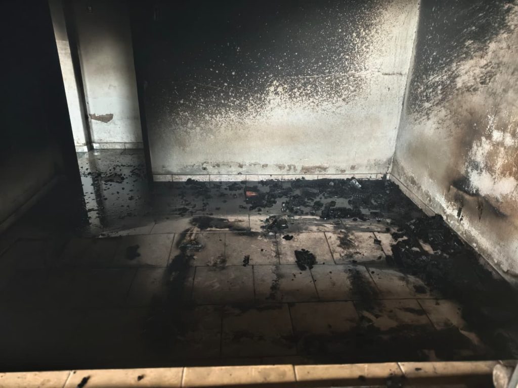 Incêndio atinge casa abandonada no bairro Pontilhão - WhatsApp Image 2026 04 16 at 09.01.52