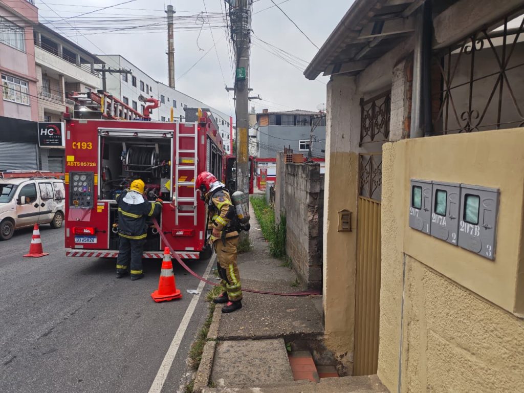 Incêndio atinge casa abandonada no bairro Pontilhão - WhatsApp Image 2026 04 16 at 09.01.54