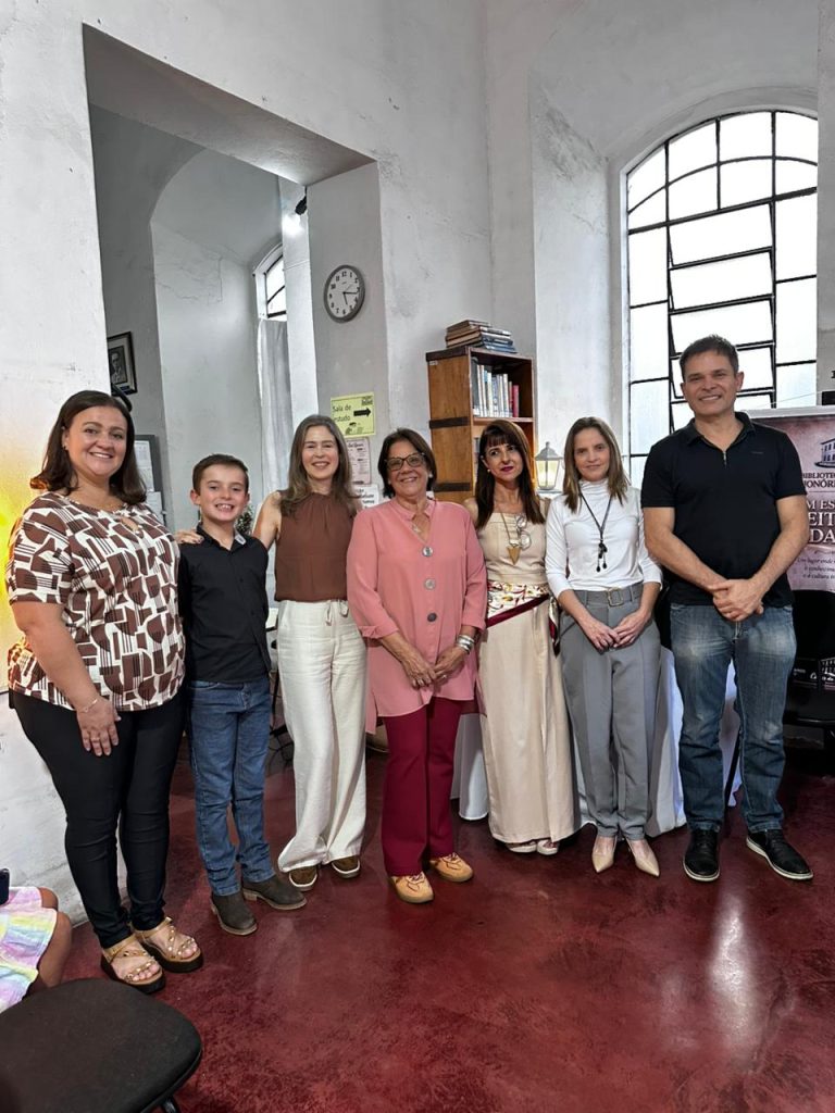 Vozes da literatura infantojuvenil encantam público na Biblioteca Municipal Honório Armond - WhatsApp Image 2026 04 19 at 07.18.50 3