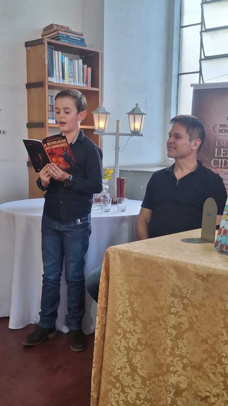 Vozes da literatura infantojuvenil encantam público na Biblioteca Municipal Honório Armond - WhatsApp Image 2026 04 19 at 07.18.50