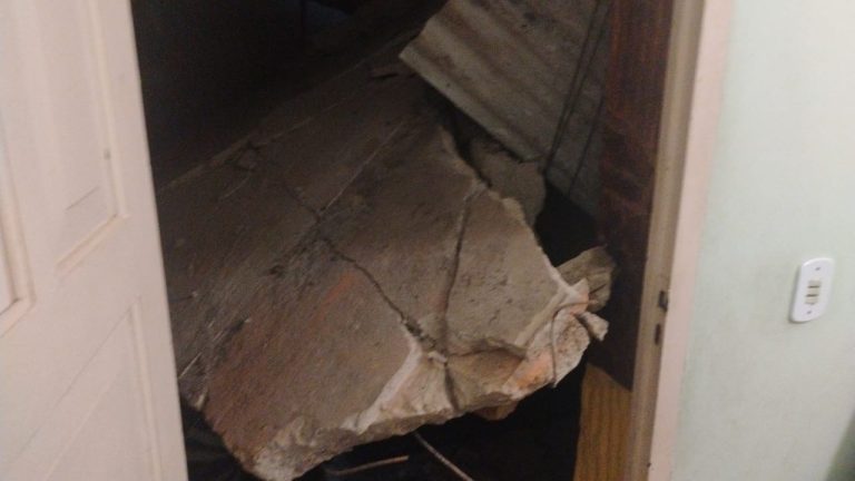 Desabamento atinge garagem e danifica veículos em São João del-Rei - WhatsApp Image 2026 04 19 at 21.47.39 1