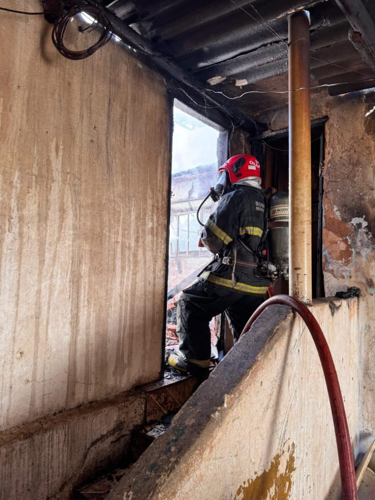 Incêndio possivelmente criminoso atinge casa em Lagoa Dourada - Foto de Fernando 4