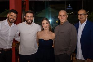 Mattos Calçados realiza noite especial de fragrâncias no Master Plaza - Staff da Casa Mattos e Bob o perfumista