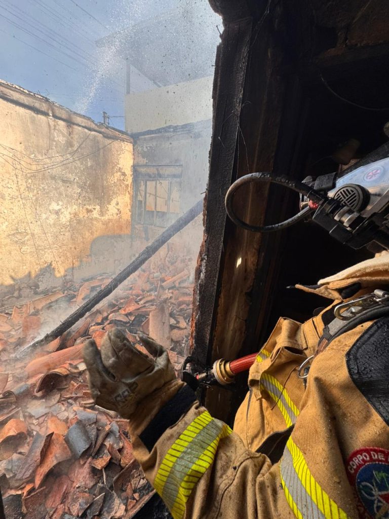 Incêndio possivelmente criminoso atinge casa em Lagoa Dourada - WhatsApp Image 2026 05 10 at 08.07.53 3