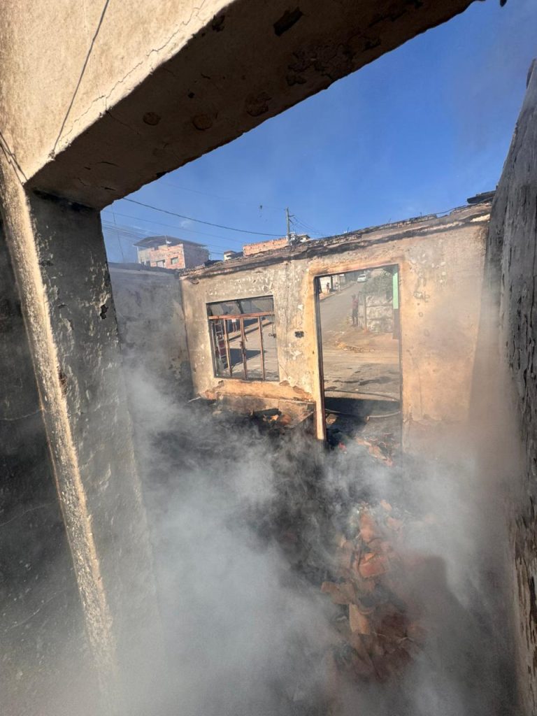 Incêndio possivelmente criminoso atinge casa em Lagoa Dourada - WhatsApp Image 2026 05 10 at 08.07.55 1