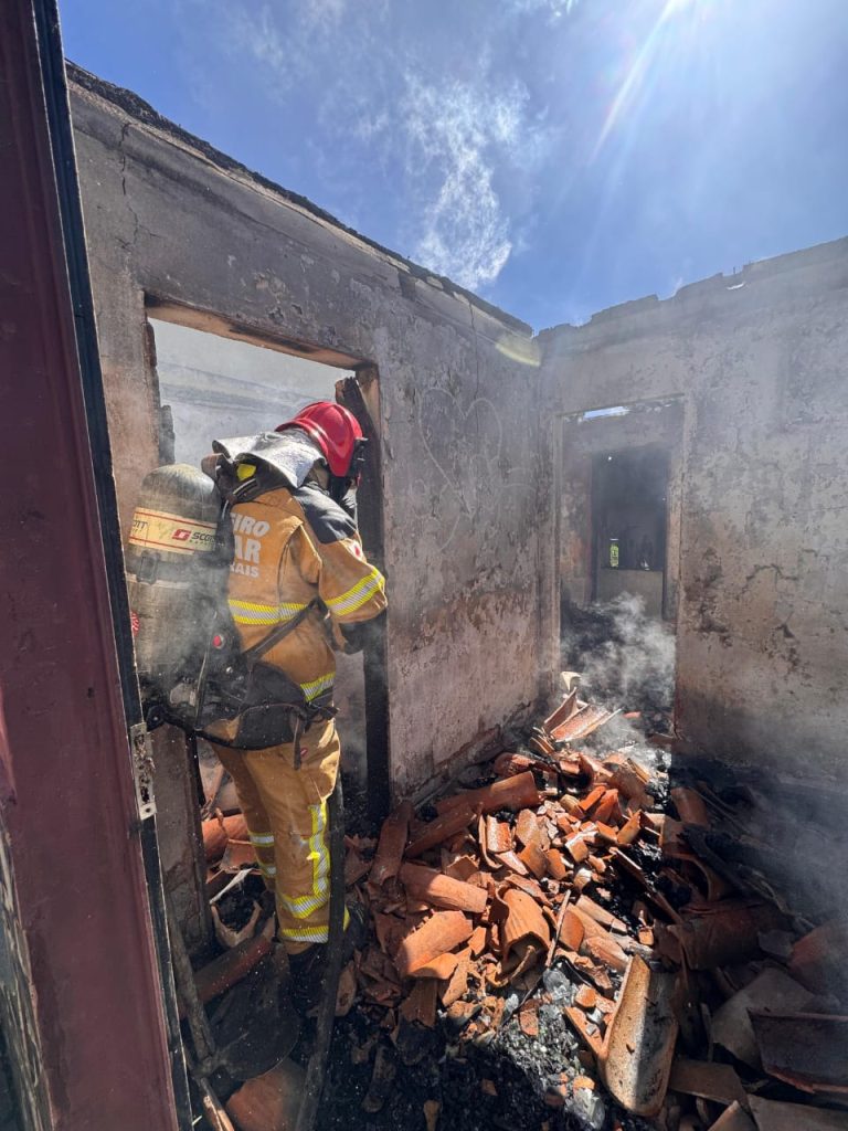 Incêndio possivelmente criminoso atinge casa em Lagoa Dourada - WhatsApp Image 2026 05 10 at 08.07.56 1