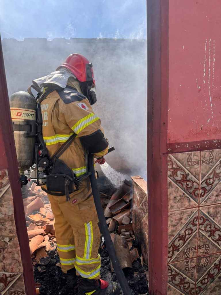 Incêndio possivelmente criminoso atinge casa em Lagoa Dourada - WhatsApp Image 2026 05 10 at 08.07.56